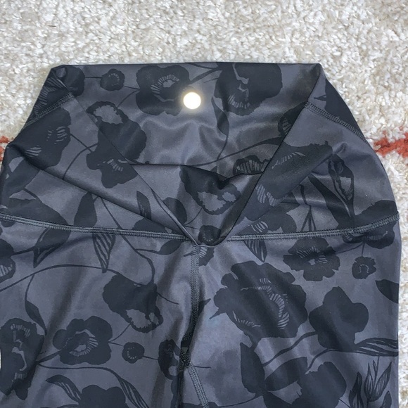 Lululemon- HR Wunder Under Flat Inky Floral- Sz 10- 28”- FoldOver- Coal Black - Picture 6 of 14